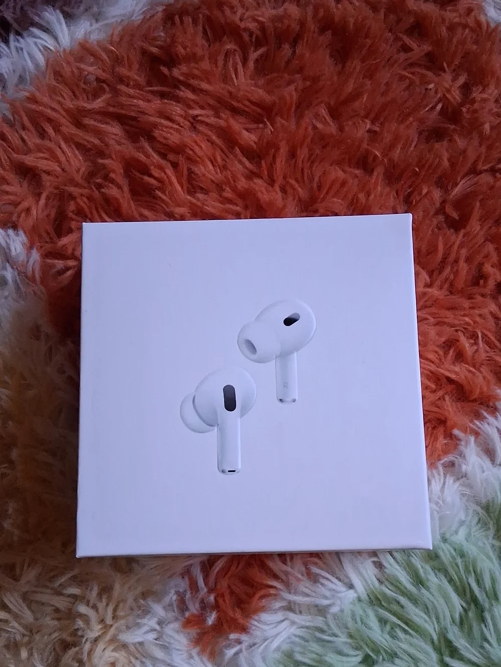 Wireless Earbuds in White - Compact Charging Case